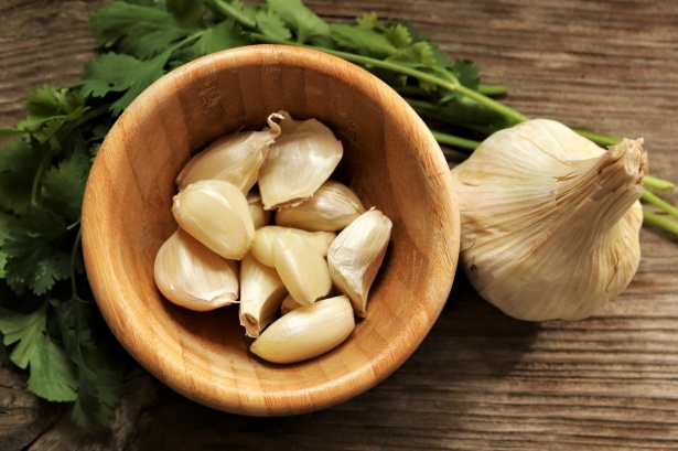 "Fresh garlic cloves used as a natural remedy for constipation"